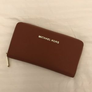 Michael Kors Jet Set Tan Continental Wallet